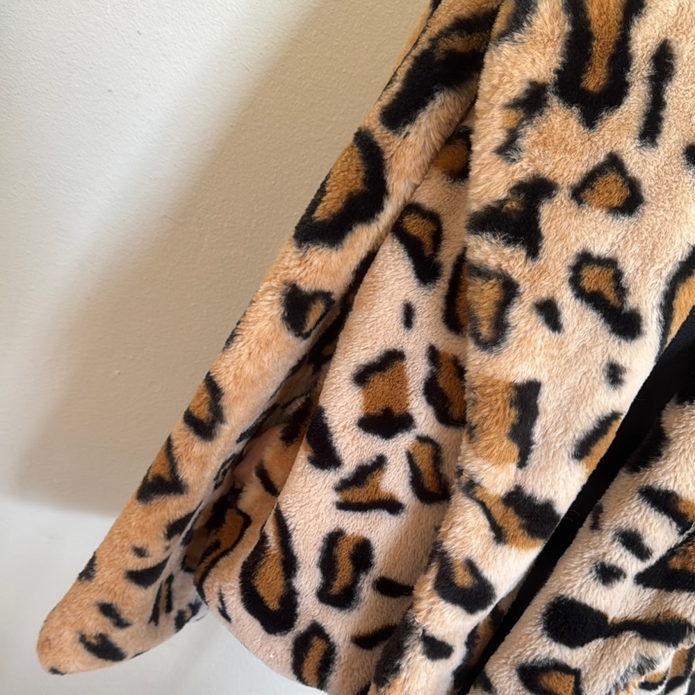 Leopard Print Faux Fur Jacket - Picture 3 of 10